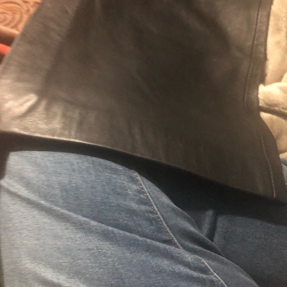 Size 8 HOLT RENFREW black leather pant. - Picture 4 of 13